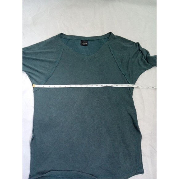 Wallflower Green Small 3/4 Sleeve V Neck - Picture 8 of 12